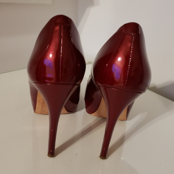 Aldo Patent Leather Candy Apple Red Shark Toe High Heel Shiny Classic Women S-9 - Picture 3 of 8
